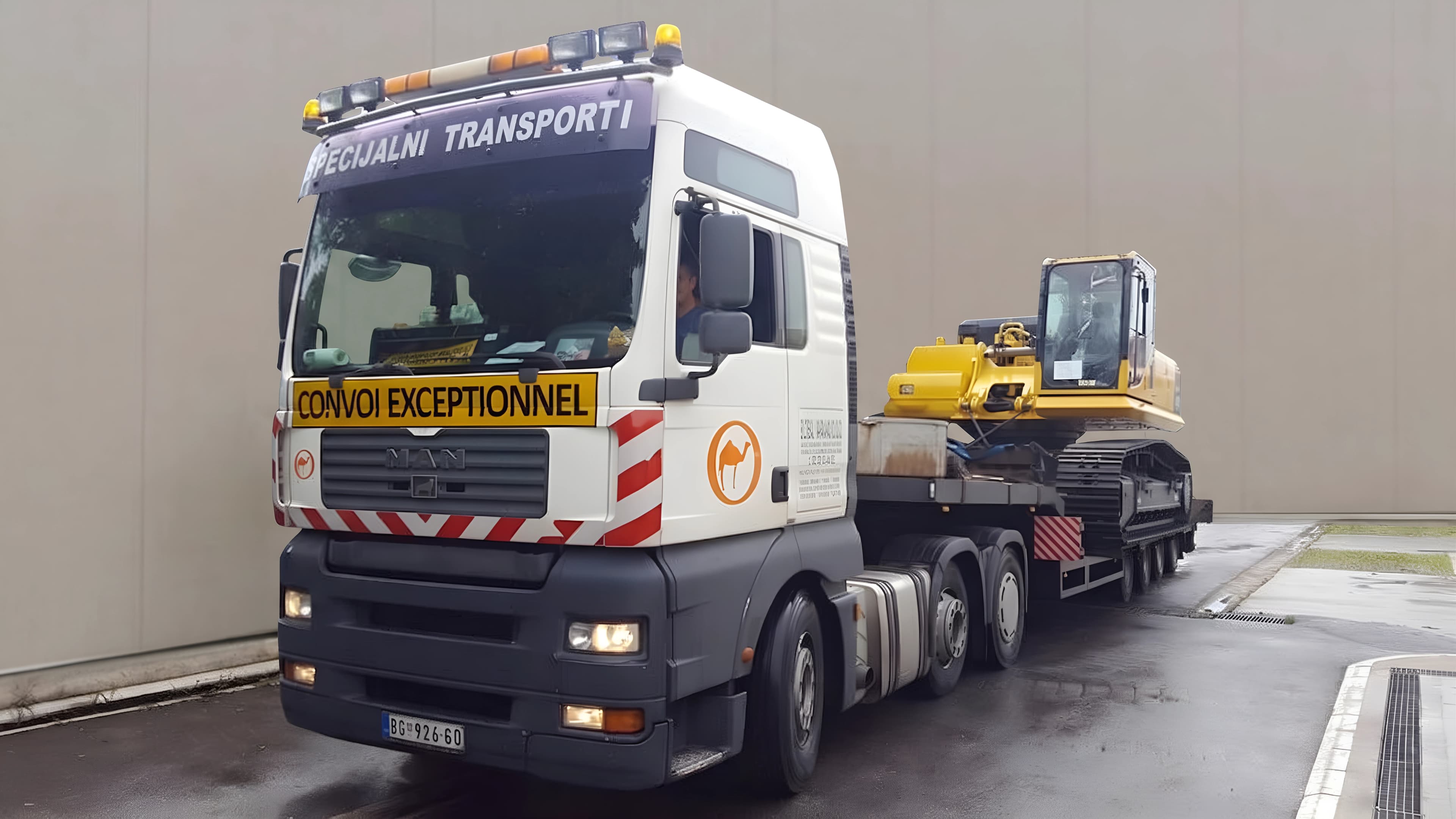 Global Karavan — specijalni i vangabaritni transport, MAN tegljač sa teretom